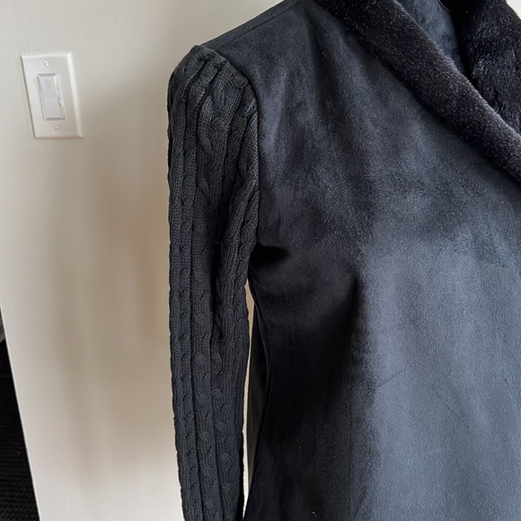 Gorgeous faux fur, cable knit sweater/jacket! - Picture 6 of 12